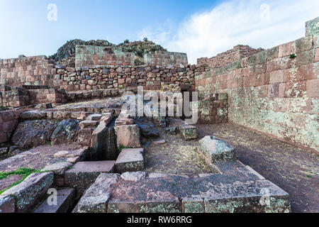 Pisac: SEKTOR DER INTIHUATANA, es sind die Paläste, Tempel und liturgischen Quellen, Sie eine sehr aufwändige Arbeit in Stein, typisch für die Edlen so Stockfoto