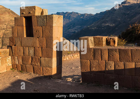 Pisac: SEKTOR DER INTIHUATANA, es sind die Paläste, Tempel und liturgischen Quellen, Sie eine sehr aufwändige Arbeit in Stein, typisch für die Edlen so Stockfoto