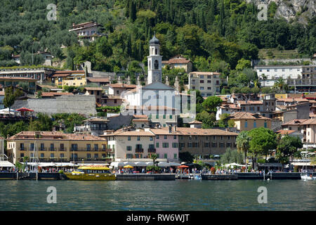 Blick auf Limone sul Garda am Gardasee - Italien. Stockfoto