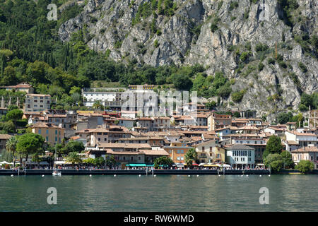 Blick auf Limone sul Garda am Gardasee - Italien. Stockfoto