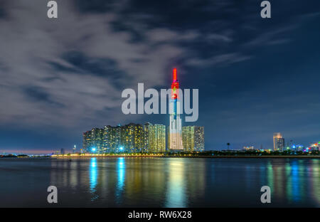 Bunte architektonische Landschaft der Nacht Szene aus Wolkenkratzer entlang des Flusses mit vielen funkelnden Lichtern zu Neujahr 2019 Willkommen Stockfoto