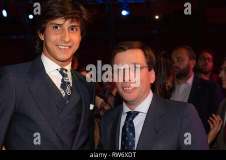 Madrid, Spanien. 4 Mär, 2019. Andres Roca Rey und der Kandidat der Bürgermeister von Madrid Jose Luis Martinez-Almeida während der PX Paquiro Awards Edition in Madrid. Credit: Jesus Hellin/SOPA Images/ZUMA Draht/Alamy leben Nachrichten Stockfoto