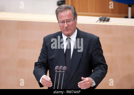 FDP-Politiker Klaus Kinkel starb im Alter von 82 Jahren. Archiv Bild: Klaus KINKEL, der ehemalige deutsche Außenminister, während seiner Rede, staatliche Akt für die späten Bundesaußenminister Hans Dietrich Genscher im ehemaligen Bundestag in Bonn, 17.04.2016, å | Verwendung weltweit Stockfoto