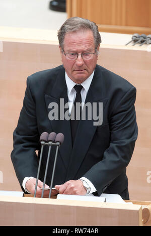 FDP-Politiker Klaus Kinkel starb im Alter von 82 Jahren. Archiv Bild: Klaus KINKEL, der ehemalige deutsche Außenminister, während seiner Rede, staatliche Akt für die späten Bundesaußenminister Hans Dietrich Genscher im ehemaligen Bundestag in Bonn, 17.04.2016, å | Verwendung weltweit Stockfoto