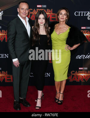 HOLLYWOOD, Los Angeles, CA, USA - 04. März: Schauspieler Clark Gregg, Tochter Stella Gregg, und Frau Jennifer Grey Ankommen bei der Weltpremiere von "Marvel Studios" Captain Marvel' am El Capitan Theatre am 4. März 2019 in Hollywood, Los Angeles, Kalifornien, USA. (Foto von Xavier Collin/Image Press Agency) Stockfoto