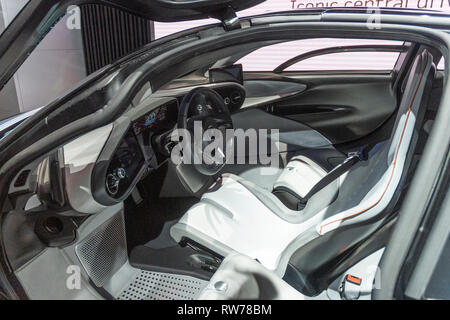 Genf, Schweiz. 5. März, 2019. Der Innenraum des neuen McLaren SpeedTrail präsentiert auf dem 89. Internationalen Automobilsalon in Genf. Quelle: Eric Dubost/Alamy leben Nachrichten Stockfoto