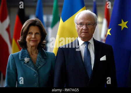 Brüssel, Belgien. 5 Mär, 2019. Schwedische Königin Silvia und König Carl XVI Gustaf werden durch EU-Ratspräsident Donald Tusk vor einer Sitzung begrüßte. Credit: ALEXANDROS MICHAILIDIS/Alamy leben Nachrichten Stockfoto