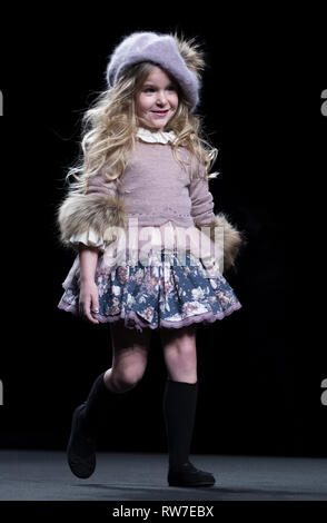 Madrid Kids Fashion Week bietet FIMI (International Fashion Fair für Kinder und Jugendliche) Mit: Modell Wo: Madrid, Spanien Wann: 01. Februar 2019 Credit: Oscar Gonzalez/WENN.com Stockfoto