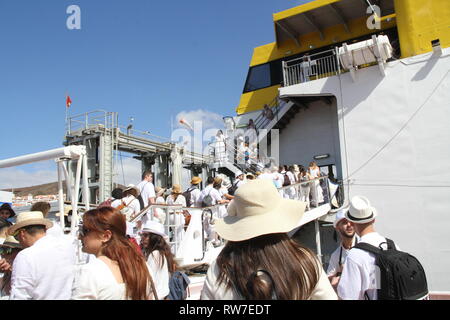 Spanien. 04 Mär, 2019. Los Indianos Partei simuliert die Rückkehr der