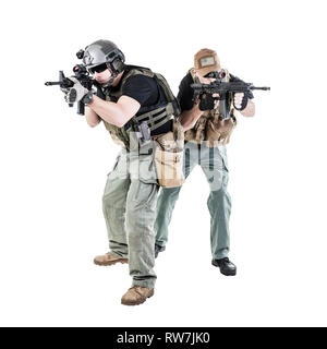 Private Military contractors PMC in Aktion auf weißem Hintergrund. Stockfoto