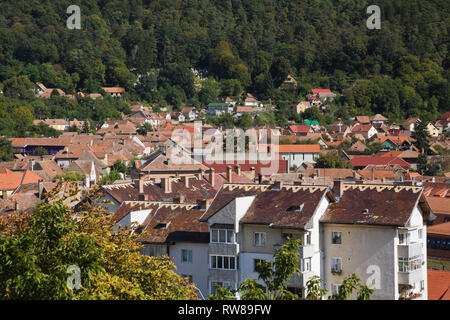 Wohn- Schlafzimmer und kondominiumgebäude Dächer in der Stadt von Sighisoara im Herbst, Rumänien, Osteuropa Stockfoto