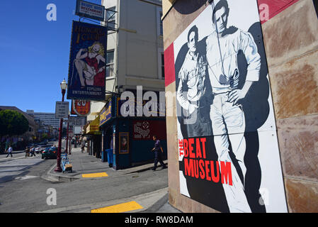 Die Beat-Museum malte Zeichen in Broadway, San Francisco. Stockfoto