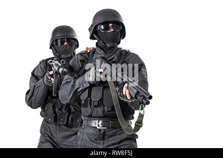 Spec Ops Offiziere SWAT in schwarzen Uniformen Stockfoto