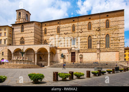 Perugia, Umbrien/Italien - 2018/05/28: Blick auf die Piazza IV Novembre - Perugia Altstadt Hauptplatz mit XV Jahrhundert St. Lawrence Cat Stockfoto