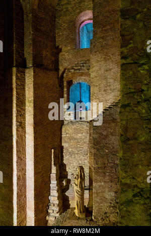 Perugia, Umbrien/Italien - 2018/05/28: unterirdische Gänge und Kammern aus dem 16. Jahrhundert, Rocca Paolina Festung aus Stein in Perugia Altstadt Stockfoto