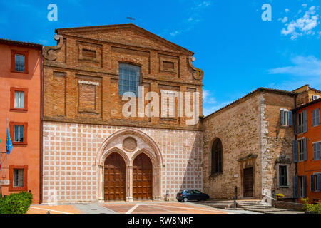 Perugia, Umbrien/Italien - 2018/05/28: St. Augustin gotische Kirche - Chiesa e Oratorium di Sant'Agostino an der Piazza Domenico Lupatelli Square in Perug Stockfoto