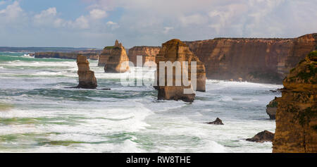 Abschnitt der Zwölf Apostel entlang der Great Ocean Road, Victoria, Australien Stockfoto