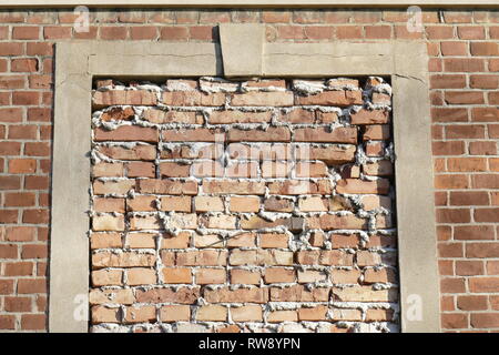 Ummauerten Fenster auf einer Hauswand, alten Fabrikgebäude, BWK, Bremer Wollkämmerei, Bremen-Blumenthal, Bremen, Deutschland, Europa Stockfoto