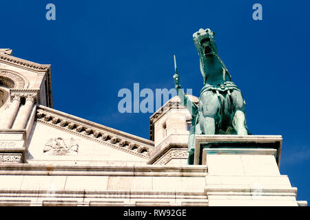 Jeanne d'Arc Statue in der Basilika des heiligsten Herzens (Sacré-coeur) in Montmartre, Paris, Frankreich. Stockfoto