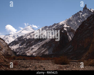 Berglandschaft in der oberen Markha Valley, Ladakh, das Land der Hohen Pässe Stockfoto