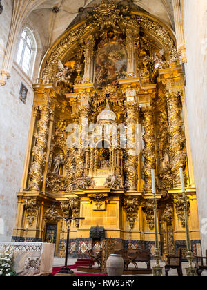 Hauptaltar der Kirche von Convento de San Esteban Stockfoto