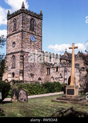 All Saints Church in Kirkbymoorside Dorf. North Yorkshire. Es stammt aus der Zeit um 1250 AD mit späteren Ergänzungen. Stockfoto