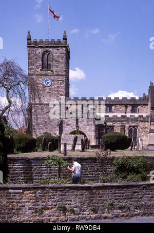 All Saints Church in Kirkbymoorside Dorf. North Yorkshire. Es stammt aus der Zeit um 1250 AD mit späteren Ergänzungen. Stockfoto