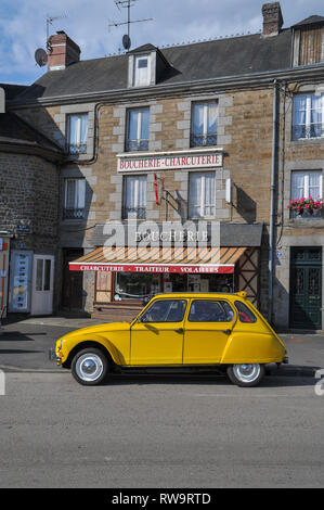 Britische registriert Citroen Dyanne in einer kleinen französischen Stadt Stockfoto