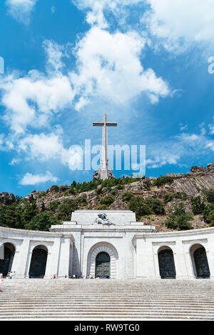 San Lorenzo de El Escorial, Spanien - 7. Juli 2018: Valle de los Caidos oder Tal der Gefallenen. Es wurde von Francisco Franco konzipiert zu ehren und zu begraben. Stockfoto