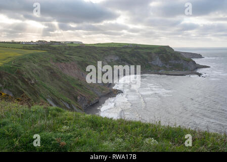 Küste bei Port Mulgrave auf dem Cleveland Way, North Yorkshire, England. Stockfoto