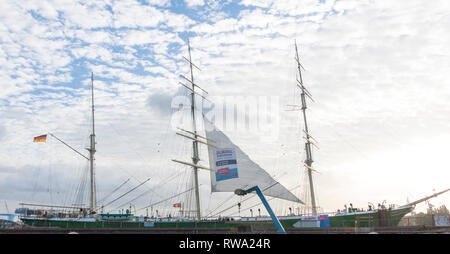 Hamburg, Deutschland - 29. Oktober 2016: Das Schiff Rickmer Rickmers in Hamburg. Die Rickmer Rickmers ist ein Segelschiff - drei Mast Bark - Fest Stockfoto