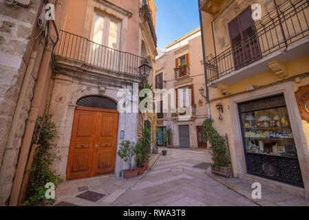 Bari, Apulien, Italien - Blick auf bunte Straße in Bari, Apulien. Italienische Geist des südlichen Italien. Stockfoto