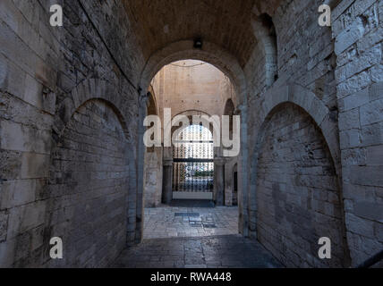 Bari, Apulien, Italien - Blick auf den Arch Street in Bari, Apulien. Italienische Geist des südlichen Italien. Stockfoto