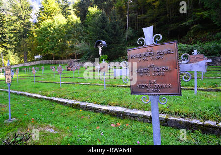 Österreich, Plockenpass, Mauthen Dorf. WWI, österreichisch-ungarischen Soldatenfriedhof, in der Nähe der österreichisch-italienischen Grenze. Stockfoto