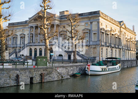 GENT, Belgien - 17. FEBRUAR 2019: Hof van Beröp. Das Gebäude der Stadt Hof, Ansicht vom Fluss. Stockfoto