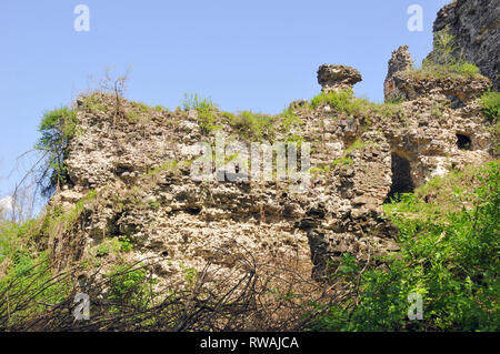 Ruine eines alten ungarischen Schloss in Stadt Khust, Ukraine. Ein var romjai Huszton. Stockfoto