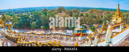 Panorama vom Gipfel des Mahazedi Pagode mit einem Blick auf die reich verzierten Toren, kleine Stupas in der Pagode Fuß und üppigen Garten um ihn herum, Bago, Myanmar. Stockfoto