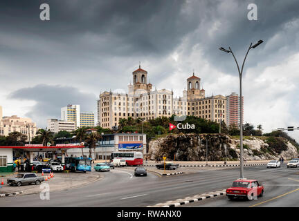 Hotel Nacional de Cuba mit Blick auf El Malecon, Havanna Bucht (Bahia de la Habana), im Zentrum von Havanna, der Hauptstadt von Kuba Stockfoto