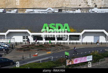 ASDA Supermarkt Superstore in Brighton Marina Foto aufgenommen von Simon Dack Stockfoto