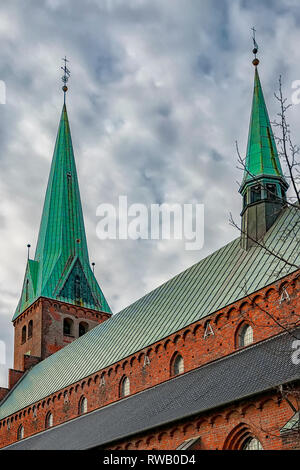 Die Kirche des Heiligen Olaf in der alten Stadt Helsingor in Dänemark. Stockfoto