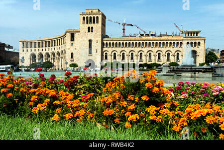 YEREVAN, Armenien - 14. SEPTEMBER 2015: Blick auf den zentralen Platz von Eriwan die Hauptstadt und größte Stadt von Armenien, eine der ältesten Städte in t Stockfoto