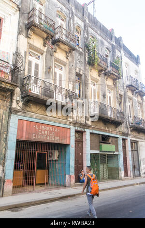 Havanna, Kuba - Januar 16, 2017: Tägliche Szene in der Altstadt von Havanna. Plaza Vieja - Altstadt Stockfoto