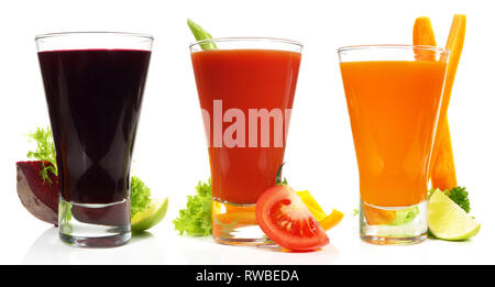 Gemüsesaft auf weißem Hintergrund - Panorama Stockfoto