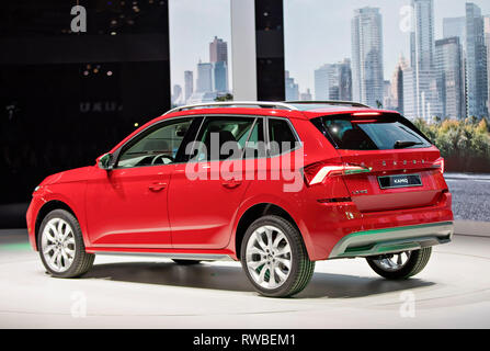 Neuen Stadt crossover Skoda Kamiq wurde im World Premier von Skoda Auto Mitglied des Vorstands Alain Favey am 2019 in Genf unterzeichneten internationalen Mot vorgestellt Stockfoto