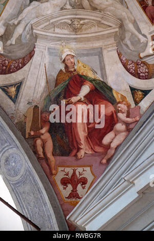 Tugend Ecclesia, Fresko von Bernardino Poccetti Ospedale degli Innocenti - Außen Arcade, Florenz, Italien Stockfoto