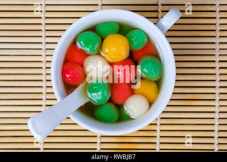 Tang Yuan oder traditionellen chinesischen Süßer Reis Kugel Stockfoto