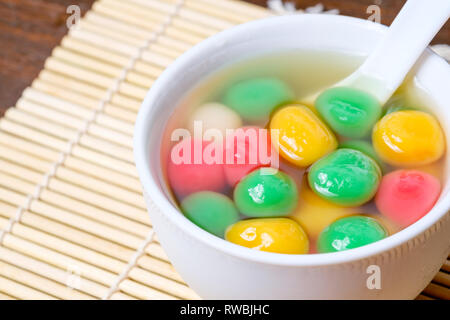 Tang Yuan oder traditionellen chinesischen Süßer Reis Kugel Stockfoto