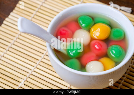 Tang Yuan oder traditionellen chinesischen Süßer Reis Kugel Stockfoto