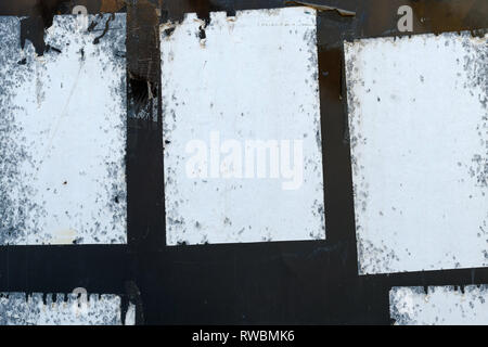 Grunge geklebt öffentliche Ankündigung poster Papier als Hintergrund- oder Kopie Raum Stockfoto