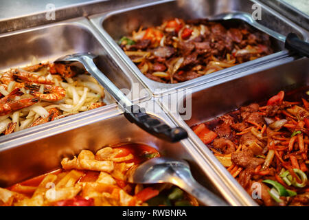 Sie soviel essen können - Buffet in einem China Restaurant Stockfoto